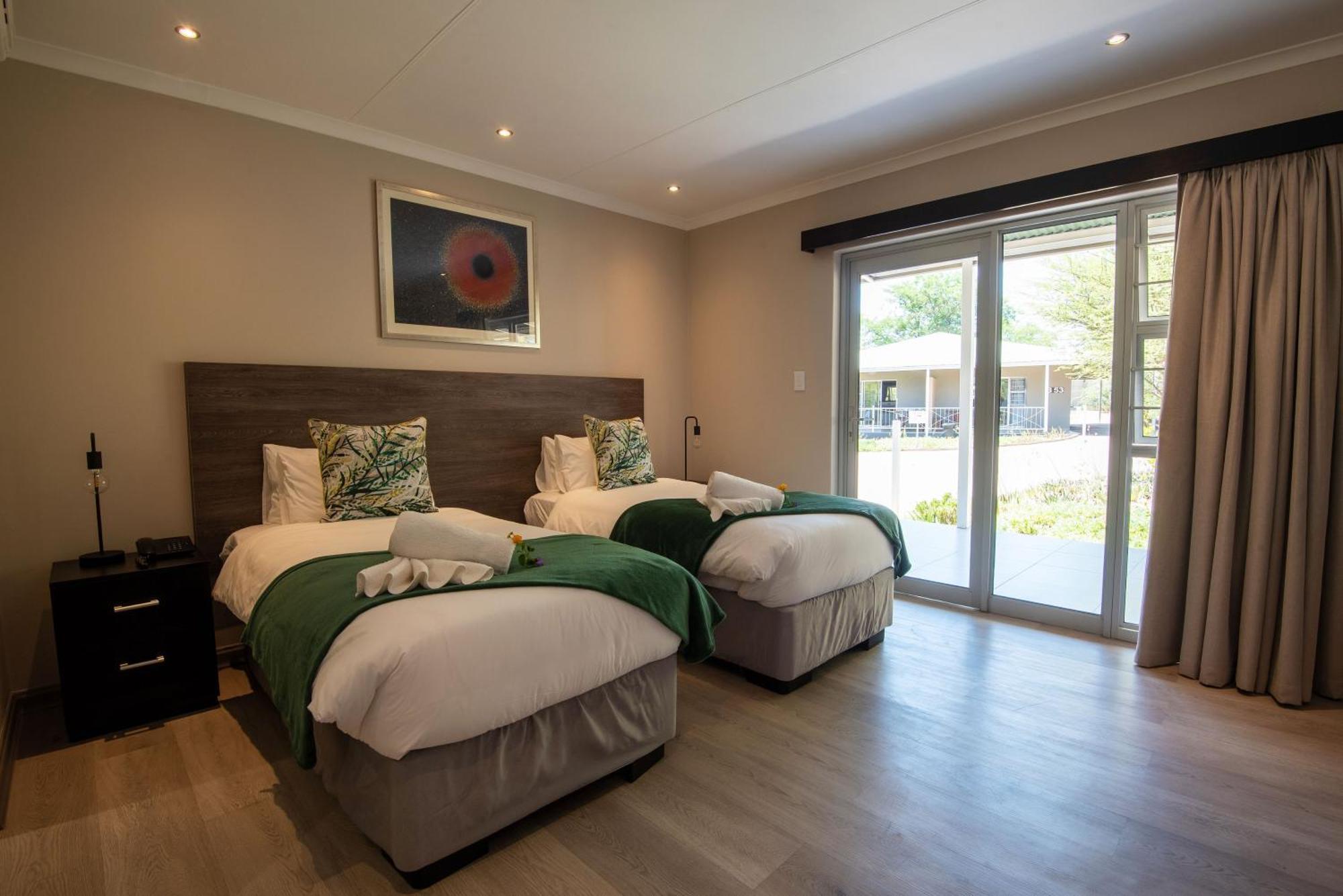 Arebbusch Travel Lodge Windhoek Exterior foto