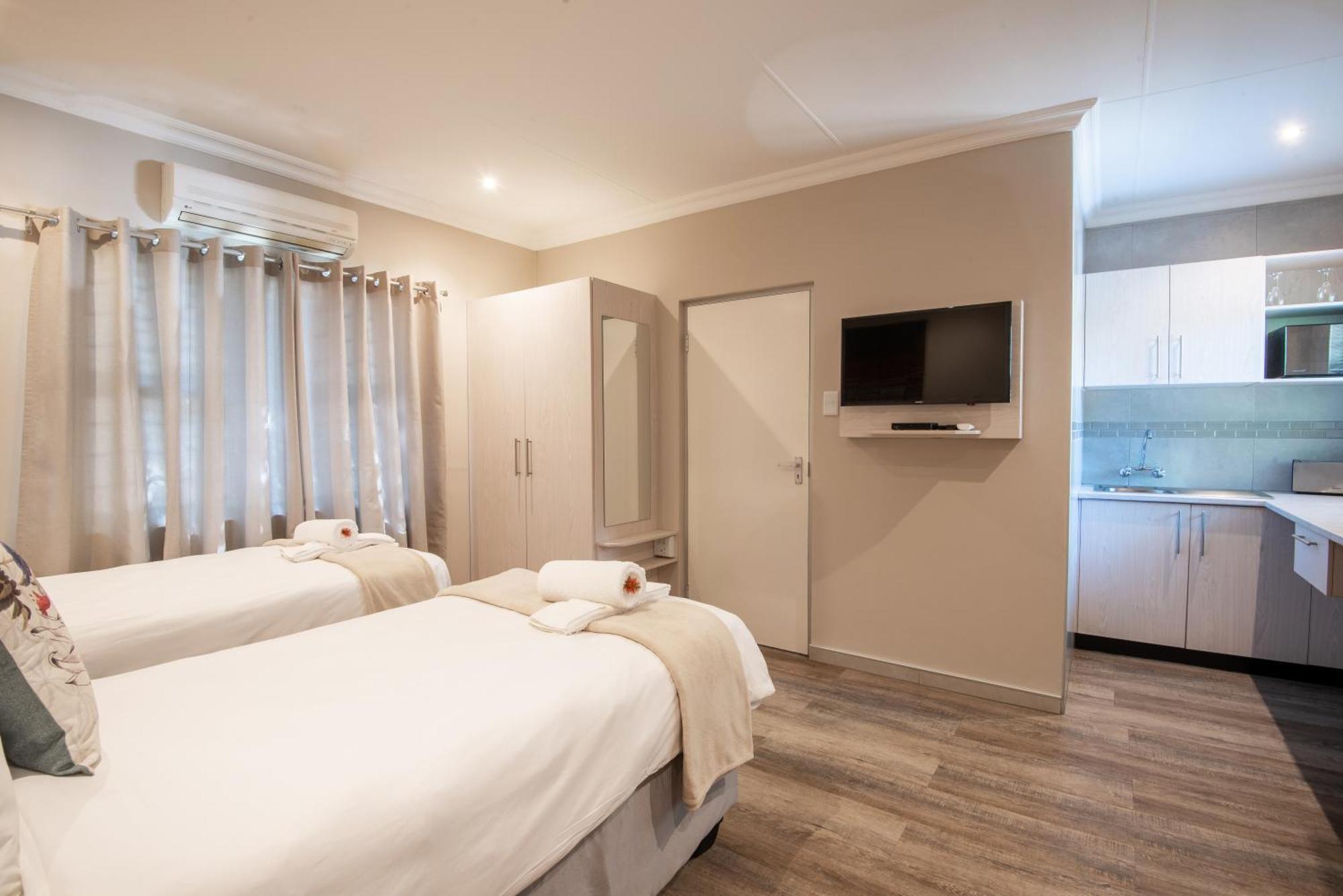 Arebbusch Travel Lodge Windhoek Exterior foto