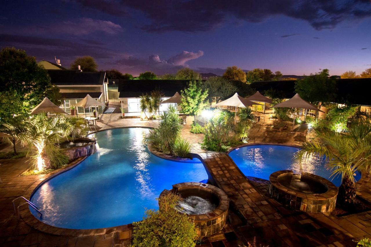 Arebbusch Travel Lodge Windhoek Exterior foto